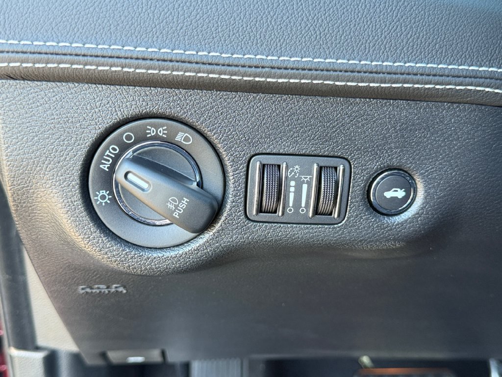 Used 2023 Chrysler 300 C RWD image 22