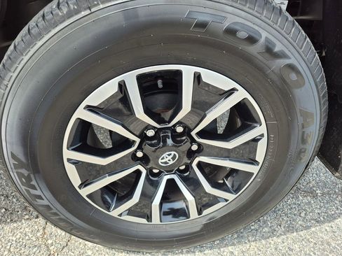 Used 2023 Toyota Tacoma TRD Sport image 9