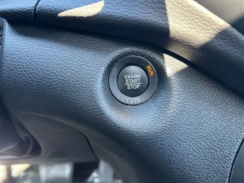 Used 2022 Jeep Cherokee Limited image 16