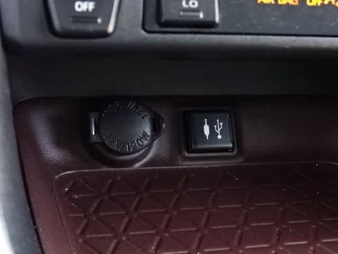 Used 2019 Toyota RAV4 Limited w/ Carpet Mat Package FWD image 32