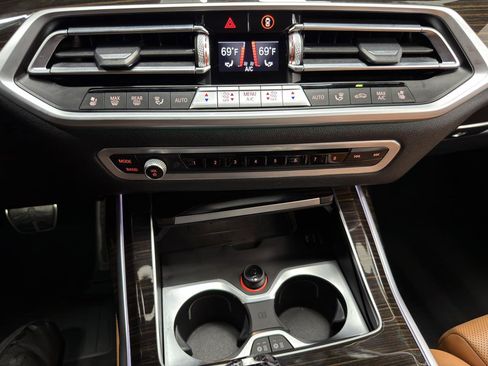 Used 2021 BMW X7 xDrive40i w/ M Sport Package AWD/4WD image 22