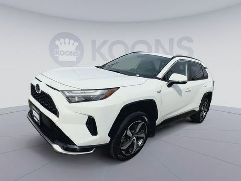 Used 2023 Toyota RAV4 SE w/ Weather & Moonroof Package image 5