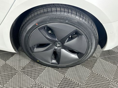 Used 2018 Tesla Model 3 Mid Range RWD image 11