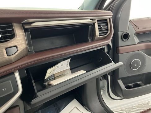 Used 2024 Ford Expedition Limited image 40