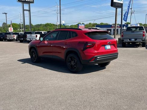 New 2026 Chevrolet Trax LT w/ Sunroof Package FWD image 7