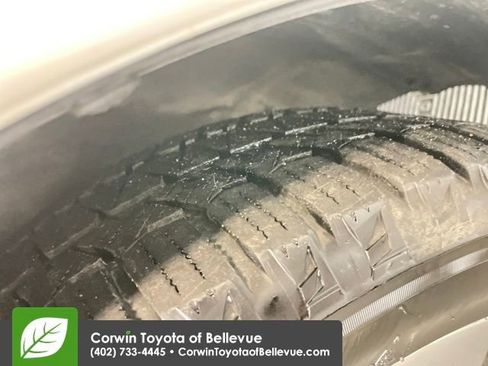 Used 2015 Toyota Sienna SE image 28