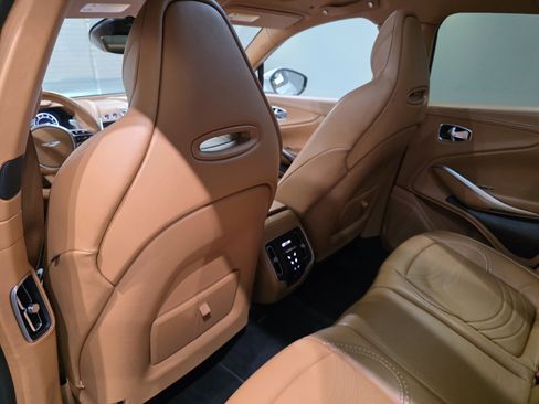 Used 2022 Aston Martin DBX image 19