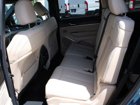 New 2026 Jeep Grand Cherokee L Limited w/ Limited Altitude Package AWD/4WD image 17