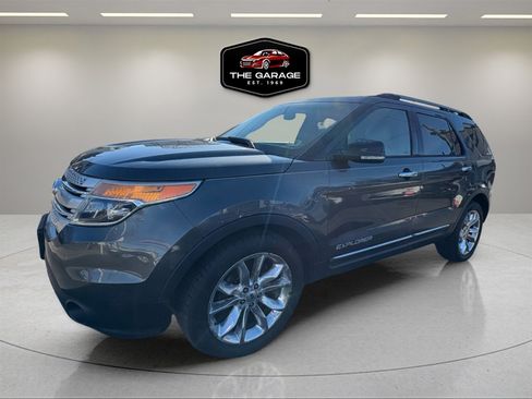 Used 2015 Ford Explorer XLT w/ Equipment Group 202A image 3