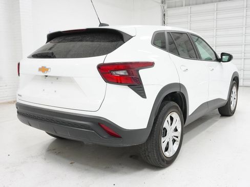 Used 2024 Chevrolet Trax LS FWD image 5