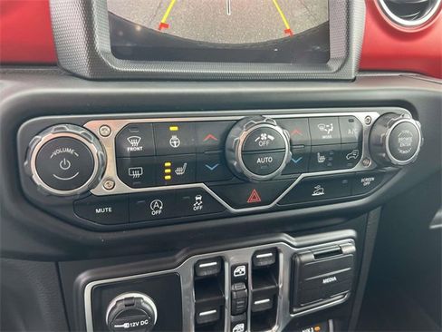 Used 2022 Jeep Wrangler Unlimited Rubicon w/ Xtreme Recon 35" Tire Package image 32