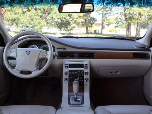 Used 2009 Volvo XC70 T6 image 16