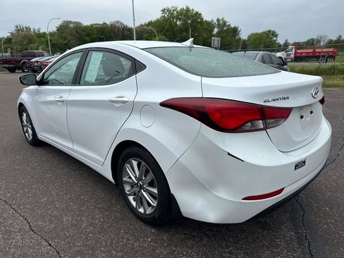 Used 2015 Hyundai Elantra SE w/ Option Group 02 FWD image 7