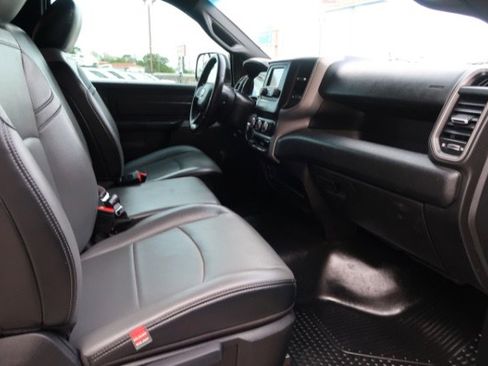 Used 2022 RAM 2500 Tradesman w/ Chrome Appearance Group image 10