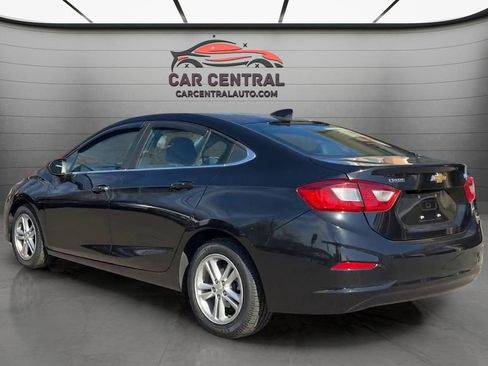 Used 2017 Chevrolet Cruze LT w/ Leather Package FWD image 3