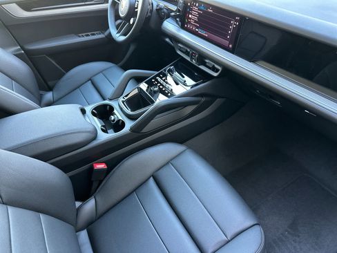 New 2026 Porsche Cayenne image 17