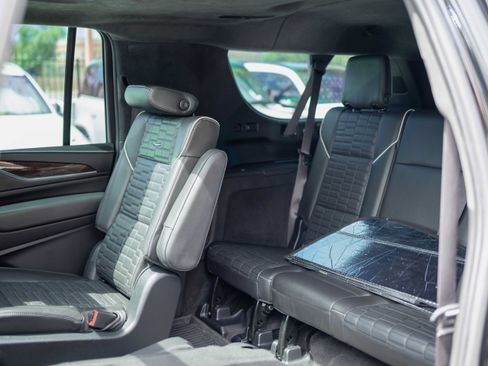 Used 2023 Cadillac Escalade ESV Sport Platinum w/ LPO, ONYX Package AWD/4WD image 11
