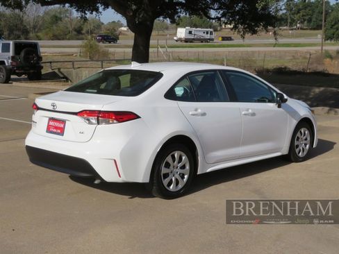 Used 2024 Toyota Corolla LE image 6