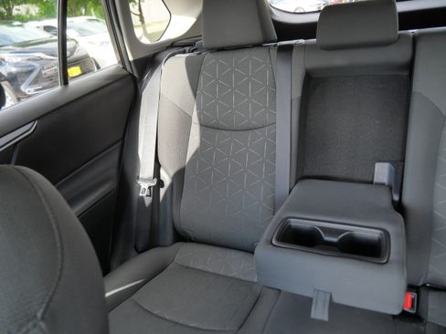 Used 2022 Toyota RAV4 XLE AWD/4WD image 13