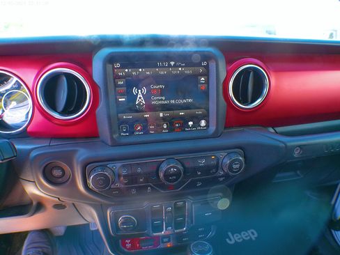 Used 2018 Jeep Wrangler Unlimited Rubicon image 18