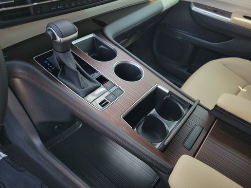 Used 2024 Toyota Sienna XLE image 18