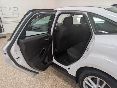Used 2016 Ford Focus SE FWD image 12