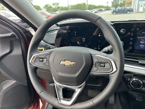 Used 2024 Chevrolet Trax LT w/ Driver Confidence Package FWD image 8