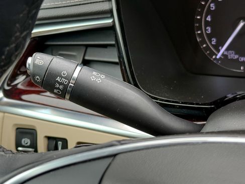 Used 2018 Cadillac XT5 Luxury w/ Driver Awareness Package image 26