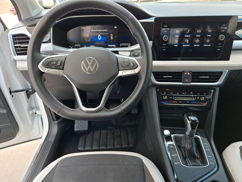 New 2025 Volkswagen Taos SE image 9