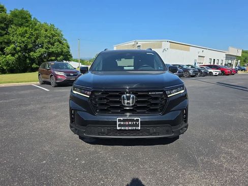 Certified 2025 Honda Pilot Black Edition image 4
