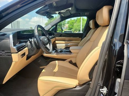 Certified 2025 Cadillac Escalade IQ Luxury 2 AWD/4WD image 13