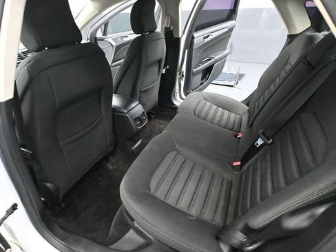 Used 2017 Ford Fusion SE image 33