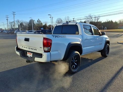 Used 2019 Toyota Tacoma TRD Off-Road image 4