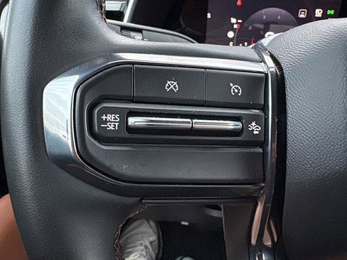 Used 2023 GMC Canyon AT4 image 16