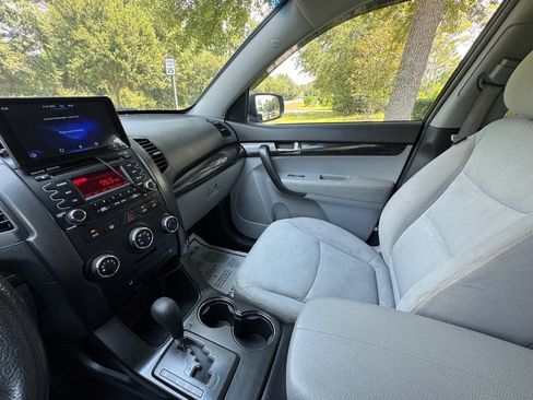 Used 2012 Kia Sorento LX w/ V6 Convenience Pkg AWD/4WD image 18