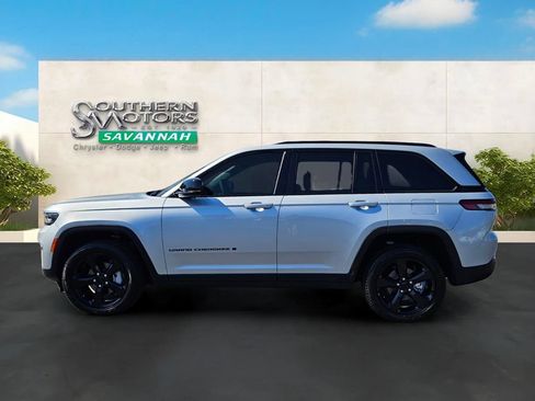 Used 2025 Jeep Grand Cherokee Limited w/ Black Appearance Package AWD/4WD image 2
