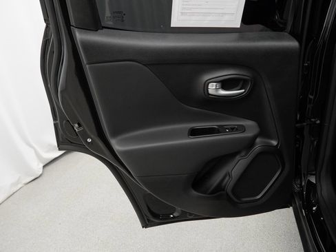 Certified 2023 Jeep Renegade Latitude image 40