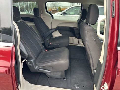 Certified 2023 Chrysler Voyager LX FWD image 16