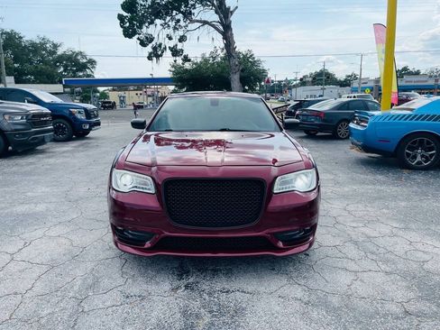 Used 2019 Chrysler 300 Touring w/ Chrome Appearance Package RWD image 4