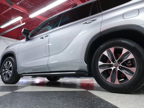 Used 2022 Toyota Highlander XLE image 38