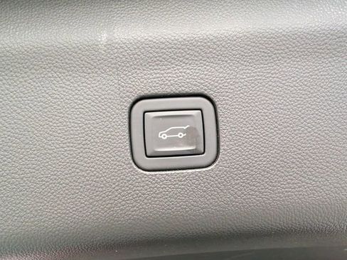 Used 2023 Buick Enclave Essence w/ Experience Buick Package FWD image 21