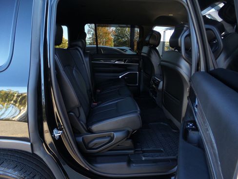 Used 2022 Jeep Wagoneer Series II image 37