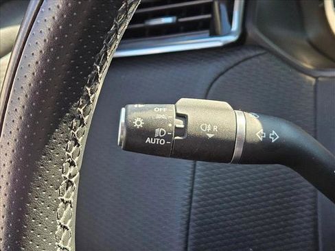 Used 2023 Land Rover Range Rover Velar R-Dynamic S image 14