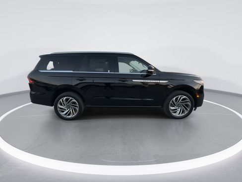 New 2025 Lincoln Navigator Reserve image 9