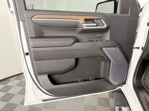 Used 2023 Chevrolet Silverado 1500 High Country w/ High Country Premium Package AWD/4WD image 8