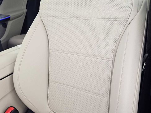 New 2025 Mercedes-Benz GLC 300 4MATIC image 41