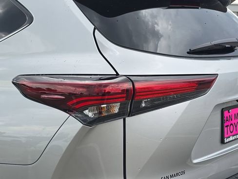 Certified 2024 Toyota Highlander XLE image 36