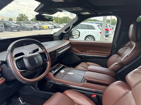 Used 2025 Lincoln Navigator L Reserve AWD/4WD image 13