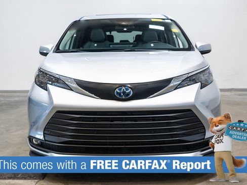 Certified 2025 Toyota Sienna XLE FWD image 2
