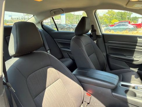 Used 2025 Nissan Altima 2.5 SV FWD image 29